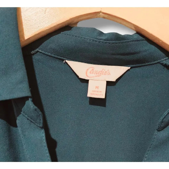 Candie’s Women’s Blue Cold Shoulder Button-Down Blouse Sz Medium - Picture 5 of 7